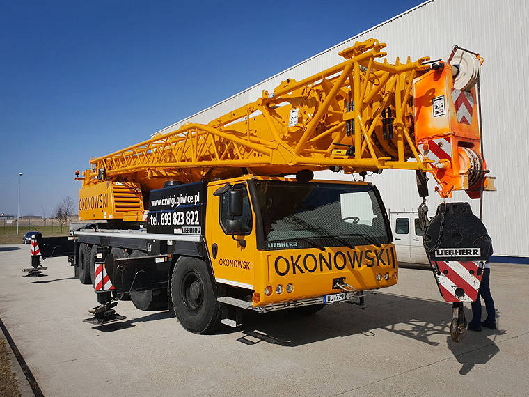 Oklejanie samochodów specjalnych