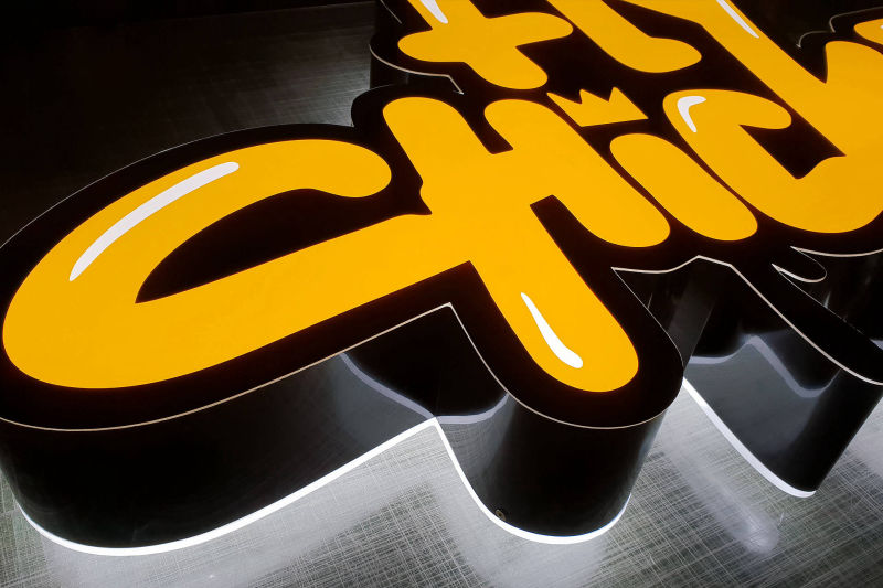 logotyp podświetlany